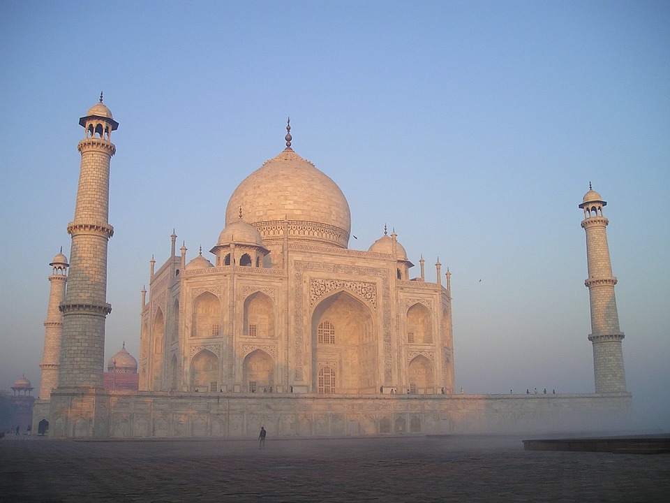 taj mahal in december