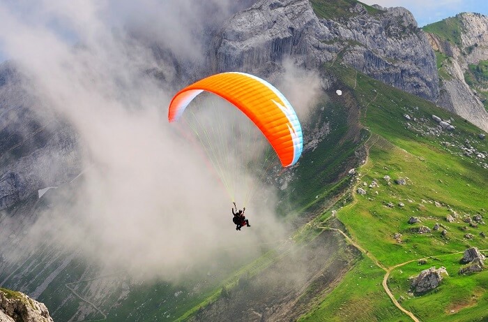 8 paragliding destinations in india – mussoorie
