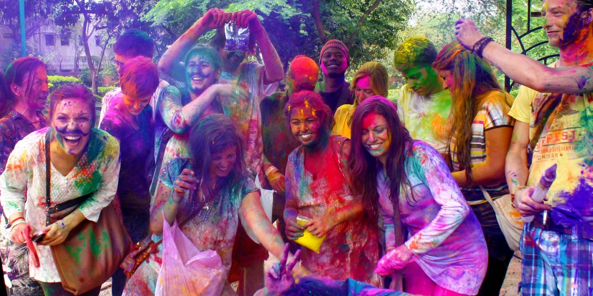 holi celebration in delhi