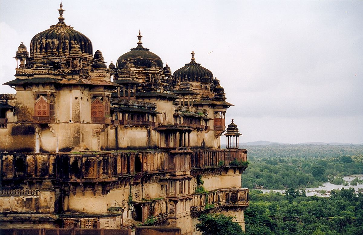 jahangir mahal best places to visit in madhya pradesh