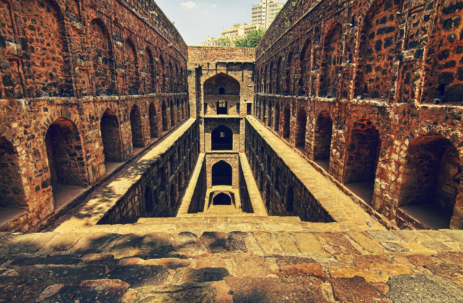 agrasen ki baoli best places to visit in delhi