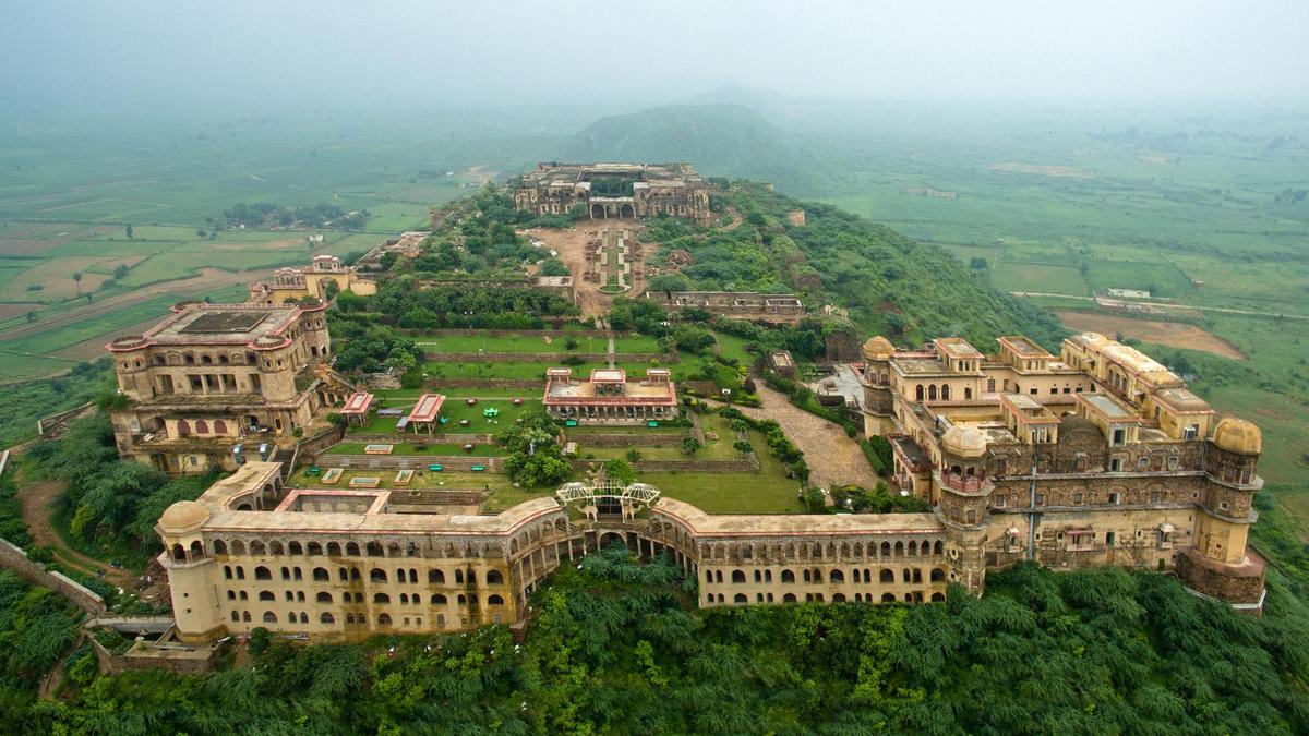 famous fort in india