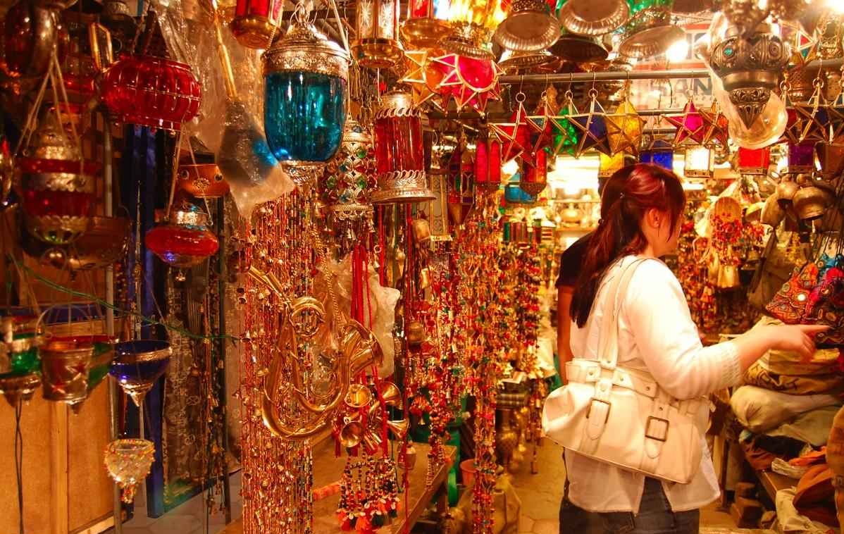 johari bazar activities besides exploring the splendid forts and palaces