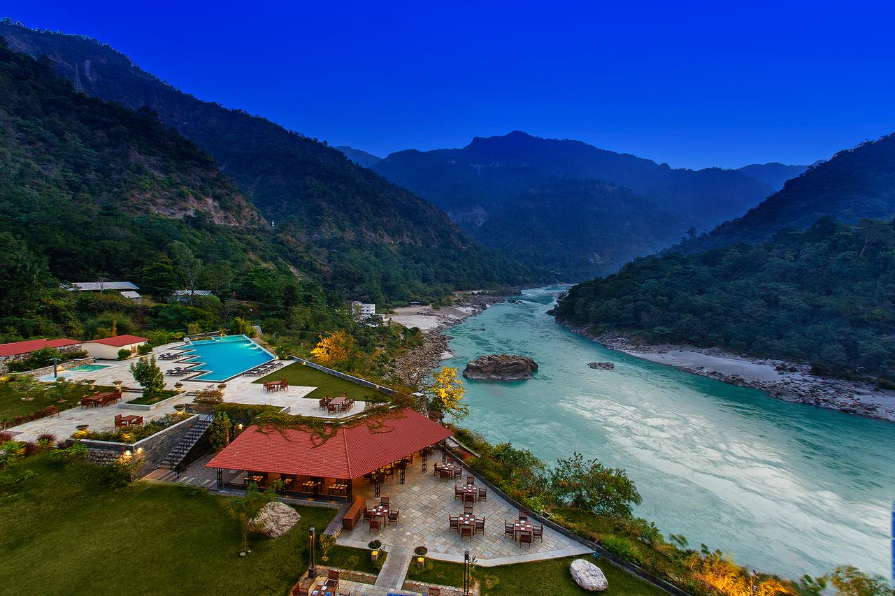 resort in rishikesh near holy river ganga