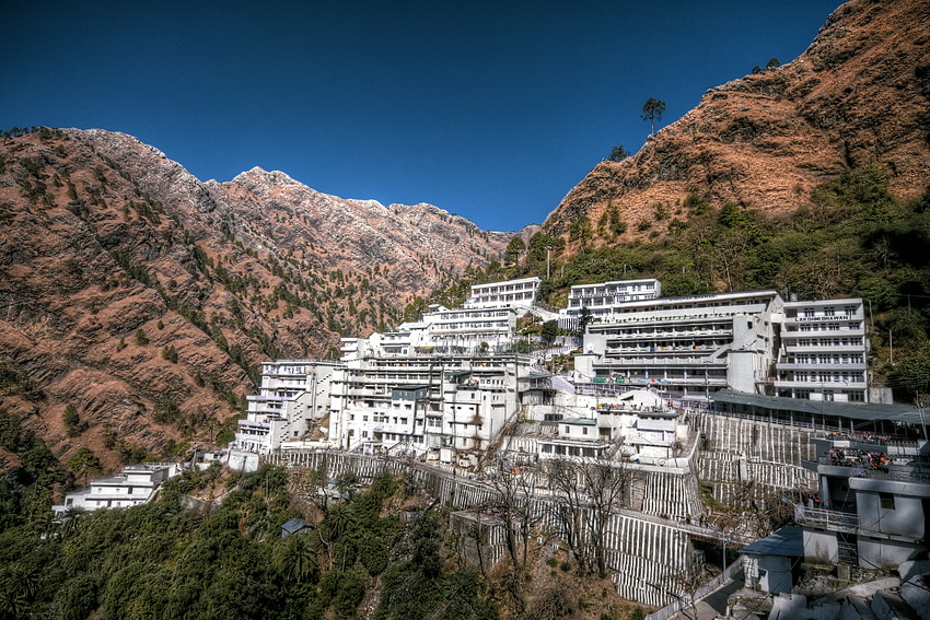 shri mata vaishno devi temple famous hindu temple in india