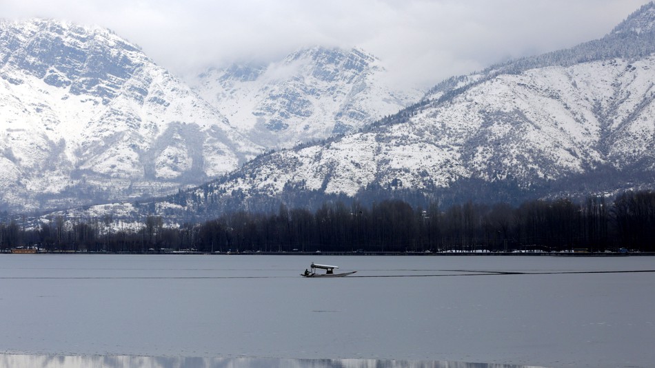 dal lake frozen lakes in india