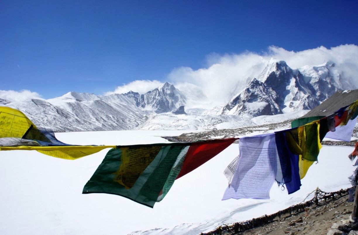 holy flags at gurudongmar lake frozen lakes in india