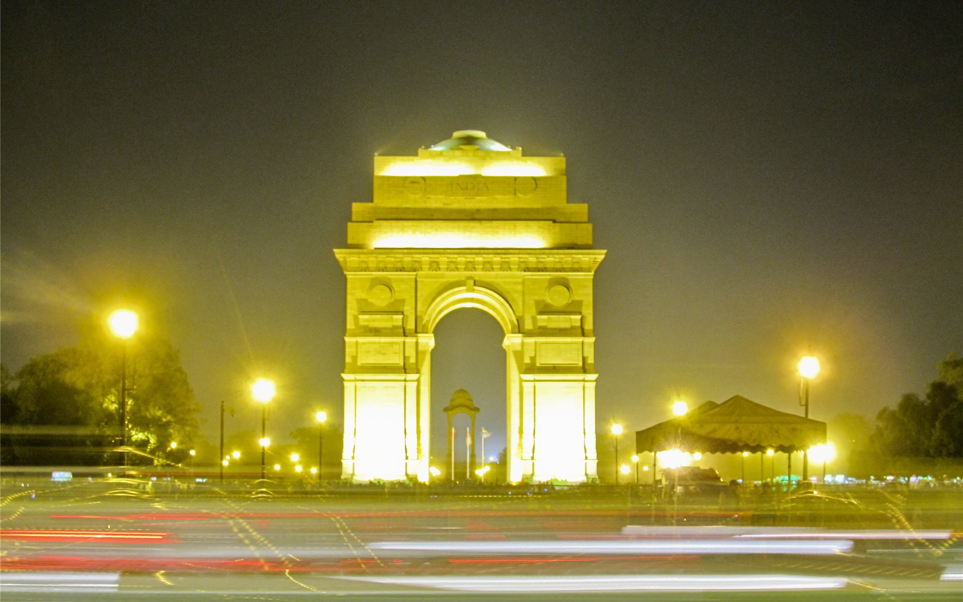 india gate in night delhi travel guide