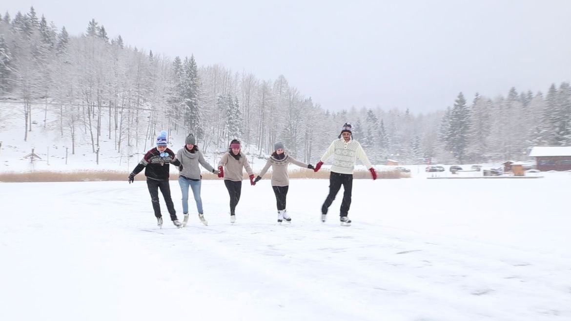 kids playing on frozen dal lake - frozen lakes in india