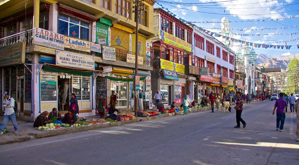 leh market - fun place to hang out with friends in india