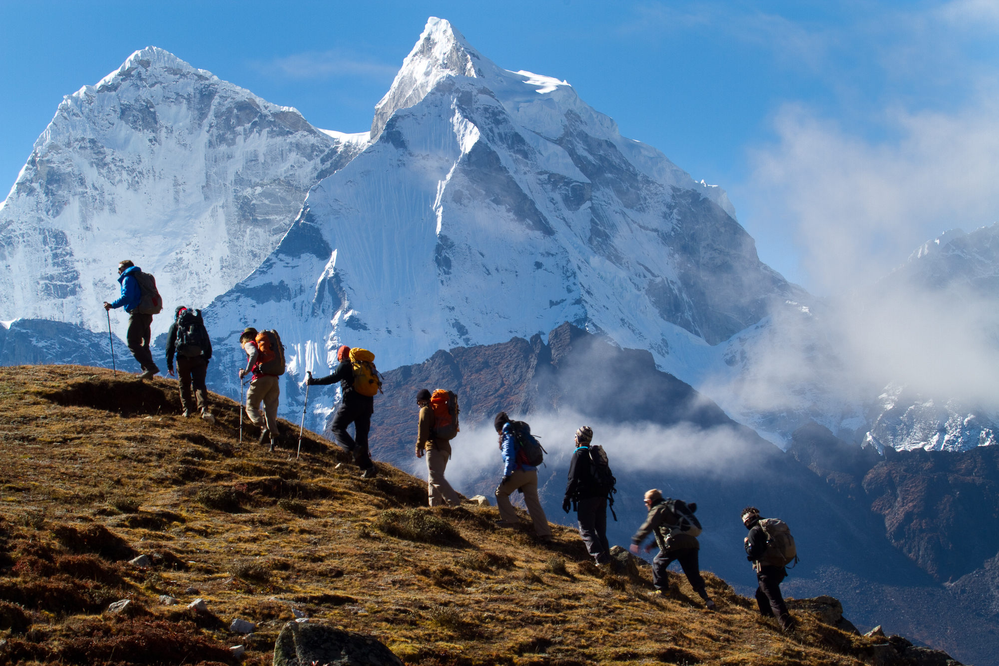 trekking in manali - fun place to hang out with friends in india