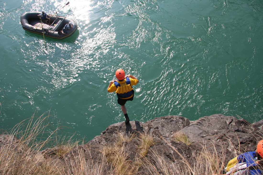 cliff jumping - adventure activity in rishikesh