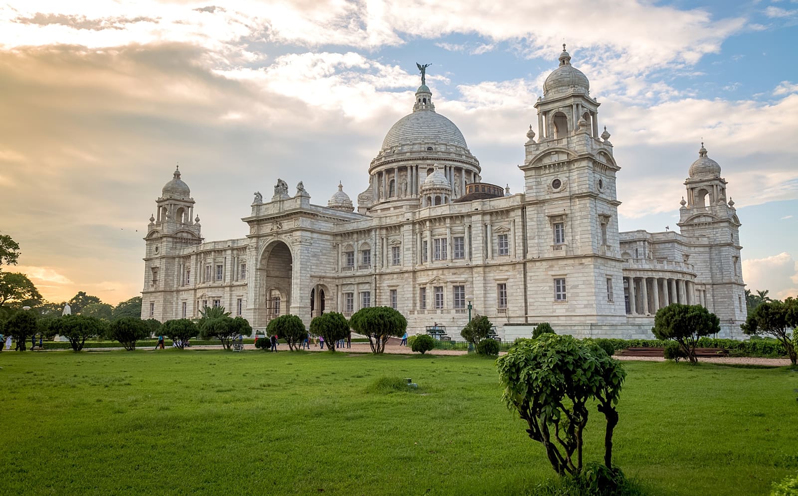 Victoria Memorial by Travelsite india