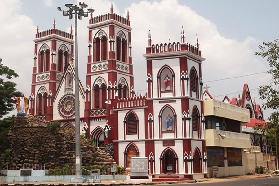 Basilica-of-the-sacred-heart-of-Jesus-Pondichry