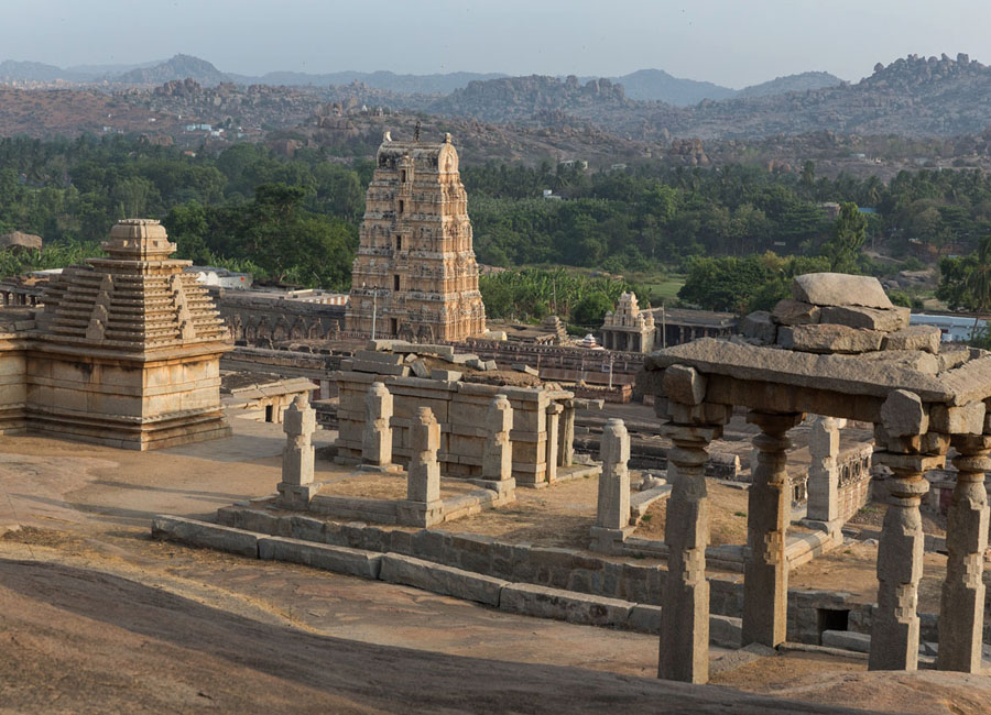 Hemakuta Hill temple hampi