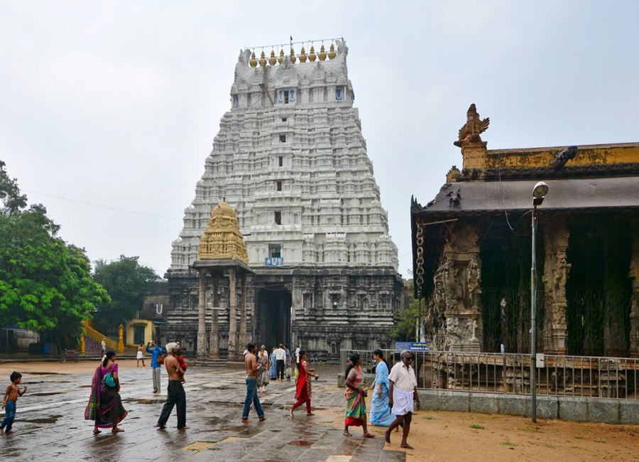 Varadharaja Perumal Temple by Travelsite india