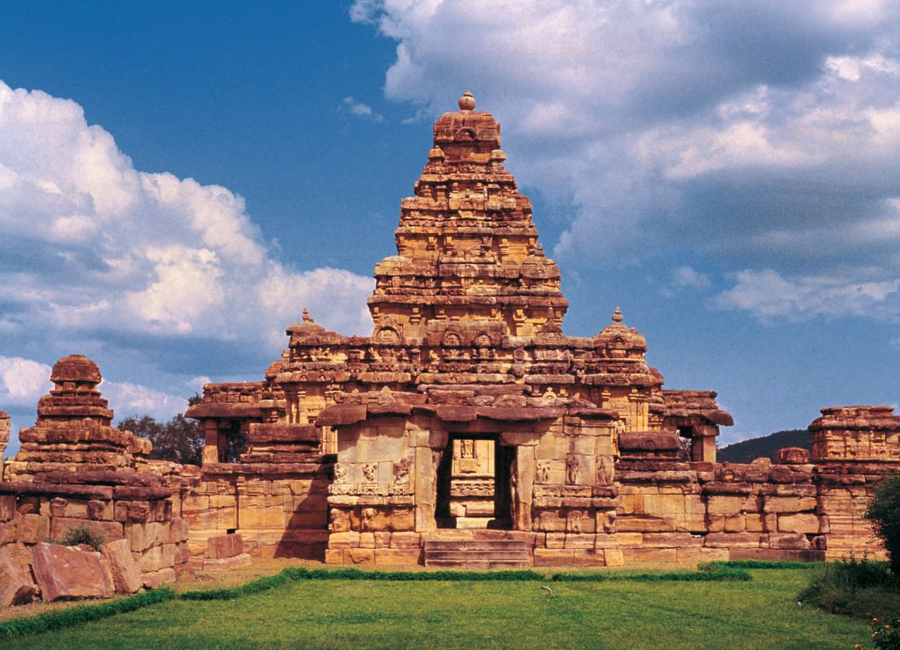 Virupaksha Temple hampi by travelsite India