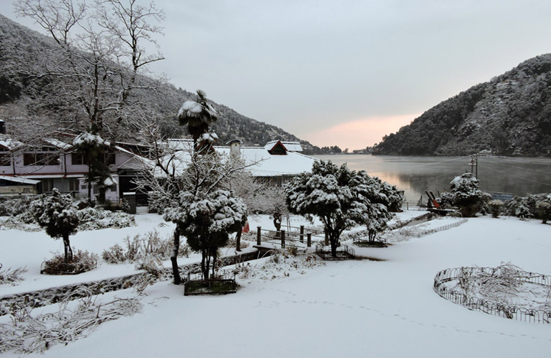 Nainital in snowfall